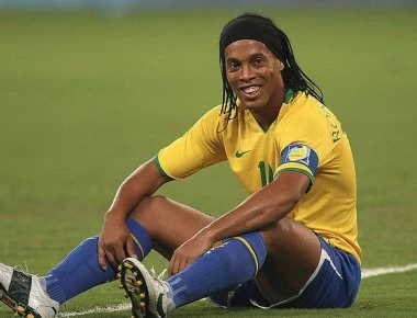 Ο Ροναλντίνιο πάτησε χορτάρι και «ζωγράφισε» ξανά! (βίντεο)